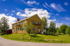 Отель Gamla Skolan Bed And Breakfast  Стрёмсунд